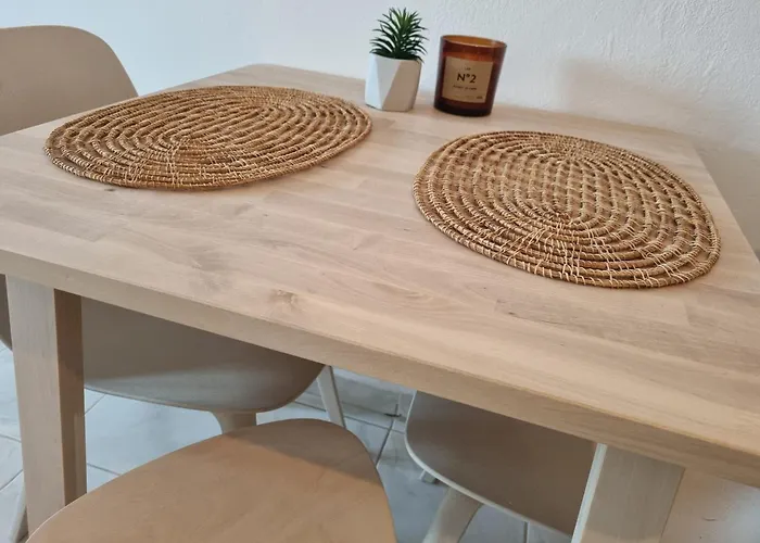 아파트 At Sea - Emma Tolón