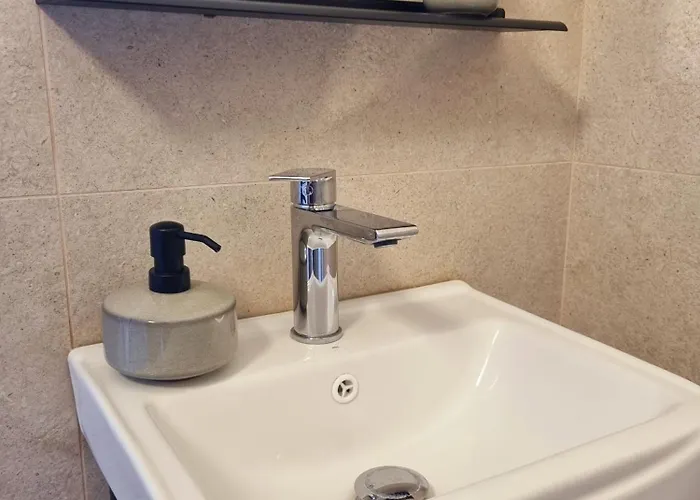 아파트 At Sea - Emma Tolón