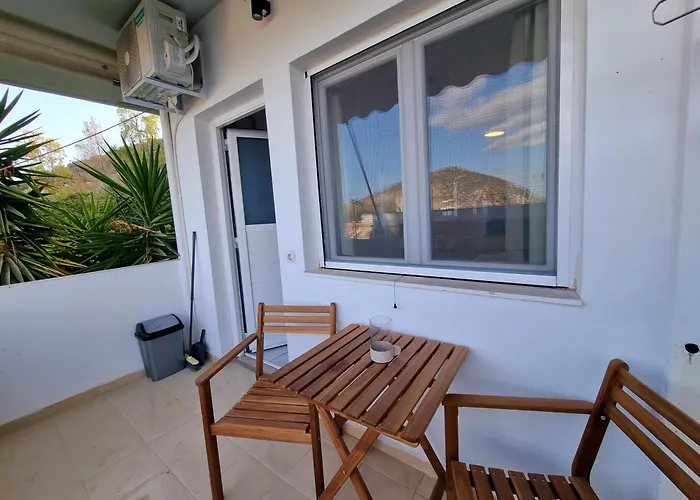 At Sea - Emma 아파트